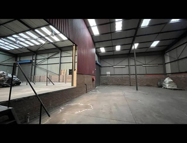 873M² WAREHOUSE FOR SALE IN SEBENZA